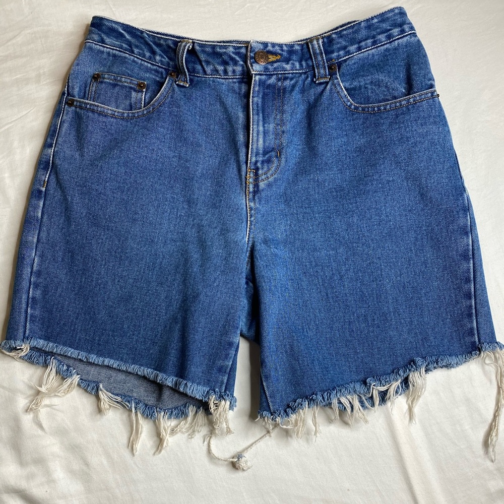 VINTAGE 90s HIGH WAISTED SHORTS